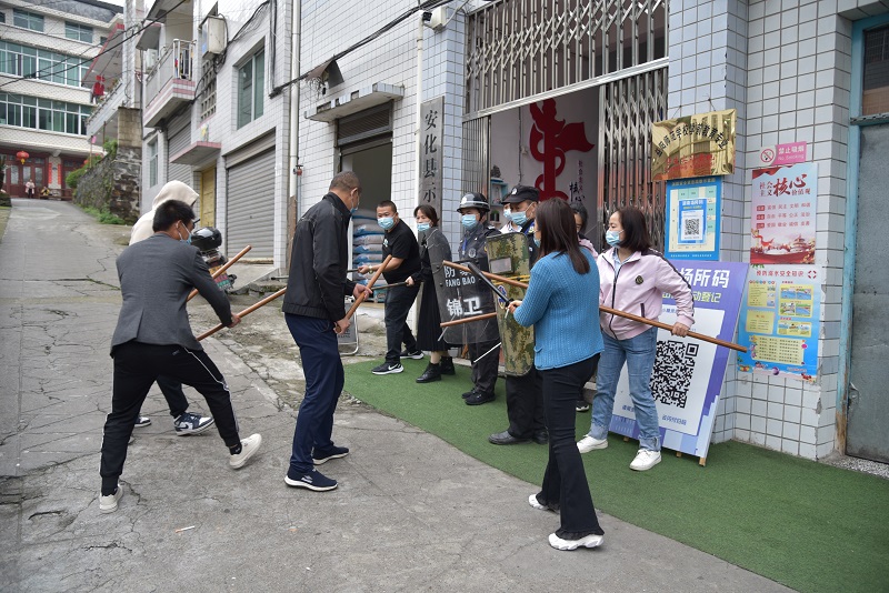 东坪镇闵家幼儿园开展反恐防暴演练活动