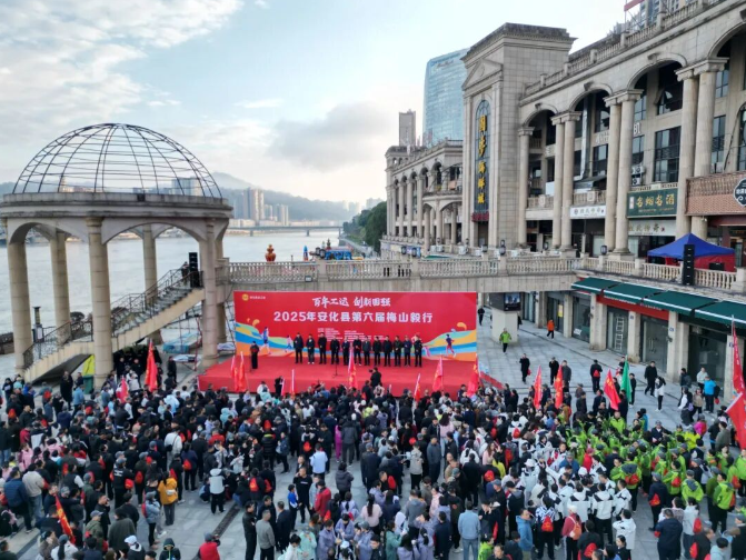 7300����ְ�����㡱·ǰ�У������ص�����÷ɽ���лԲ...